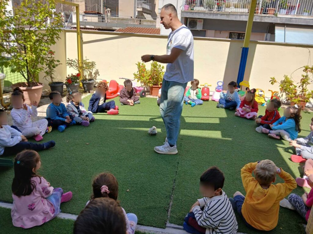 Φιλοξενήσαμε την εκπαιδευτική ομάδα THINK BEEG η οποία μας ξενάγησε στον όμορφο κόσμο των μελισσών 🐝με δράσεις ανάλογες με τις ηλικιακές δυνατότητες των διαφόρων τάξεών μας...περάσαμε υπέροχα !!!